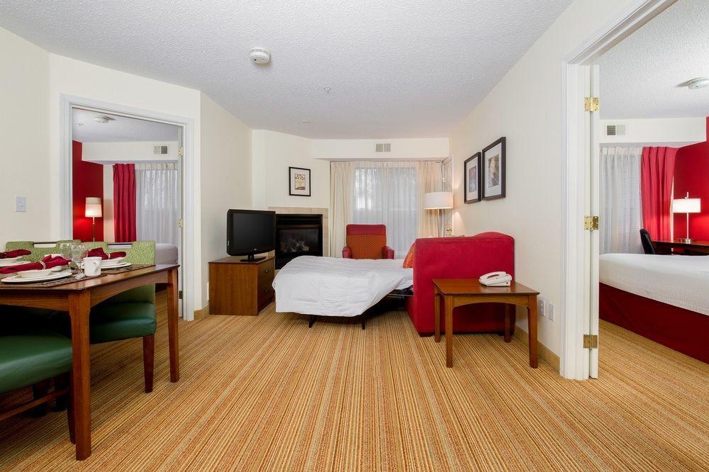 Northwest / Willowbrook Hotel 3*