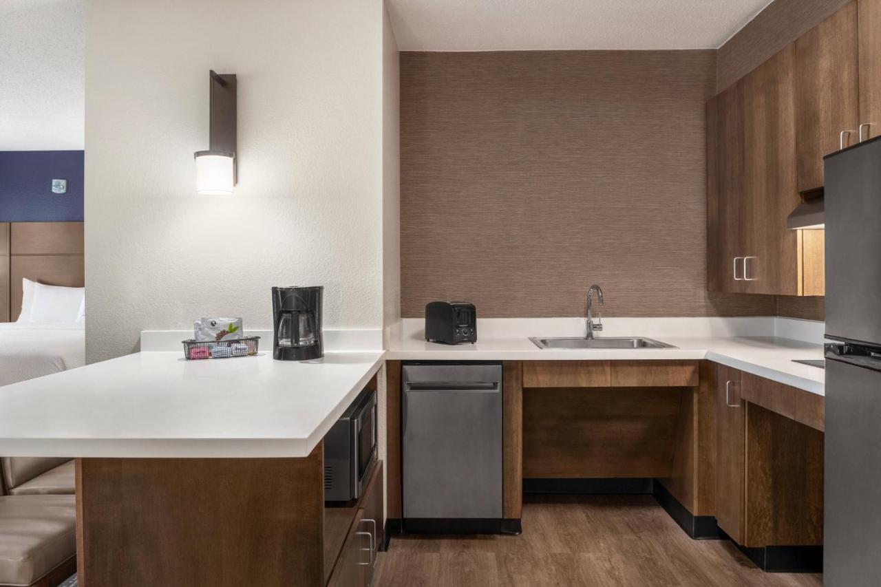 Northwest / Willowbrook Hotel 3*