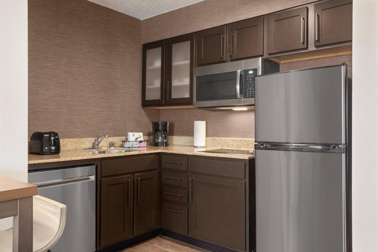 Northwest / Willowbrook Hotel 3*