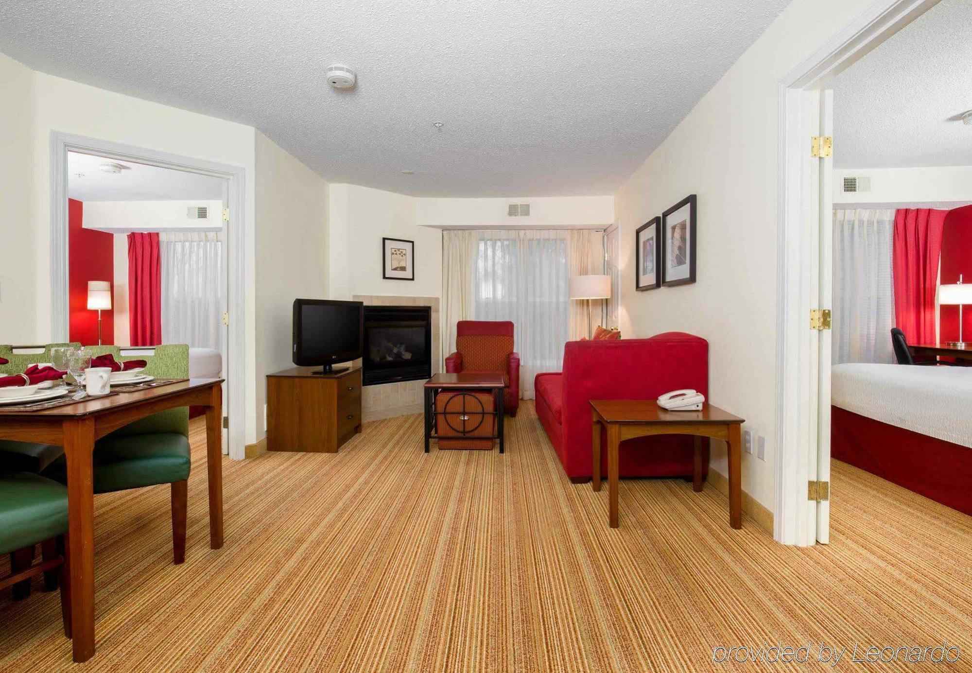 Northwest / Willowbrook Hotel 3*