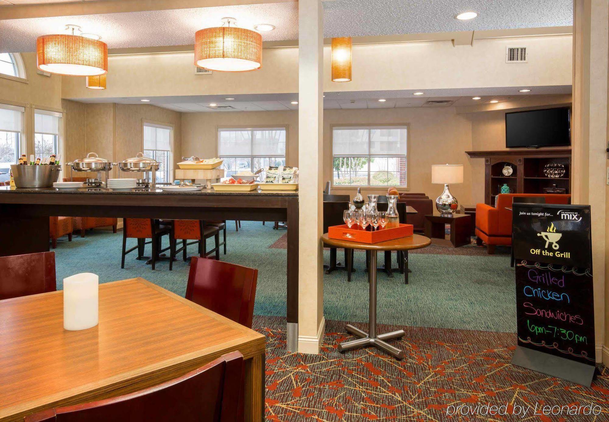 Hotel Northwest / Willowbrook