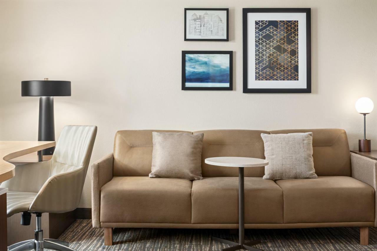 Hotel Northwest / Willowbrook