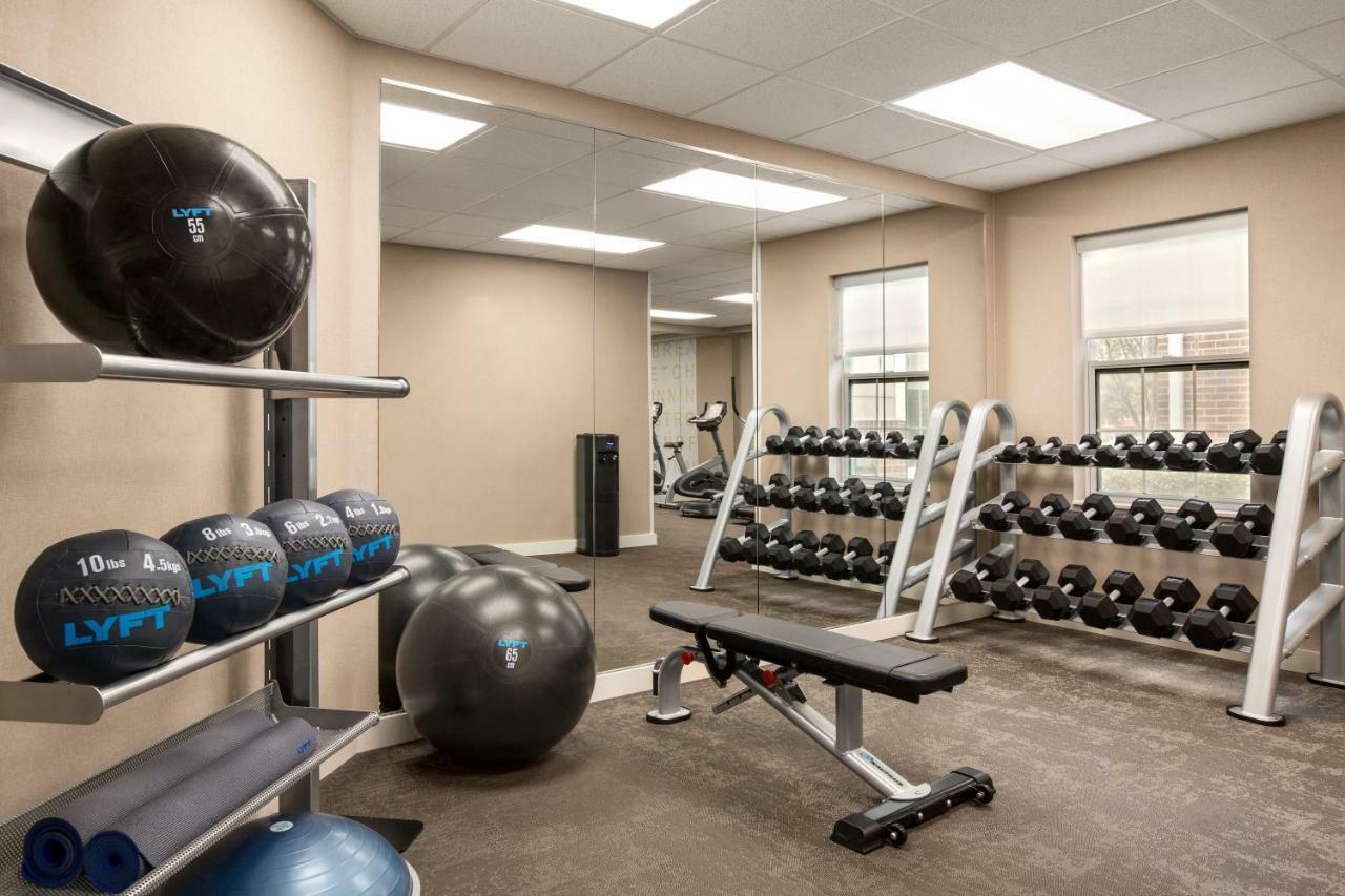 Northwest / Willowbrook Hotel 3*